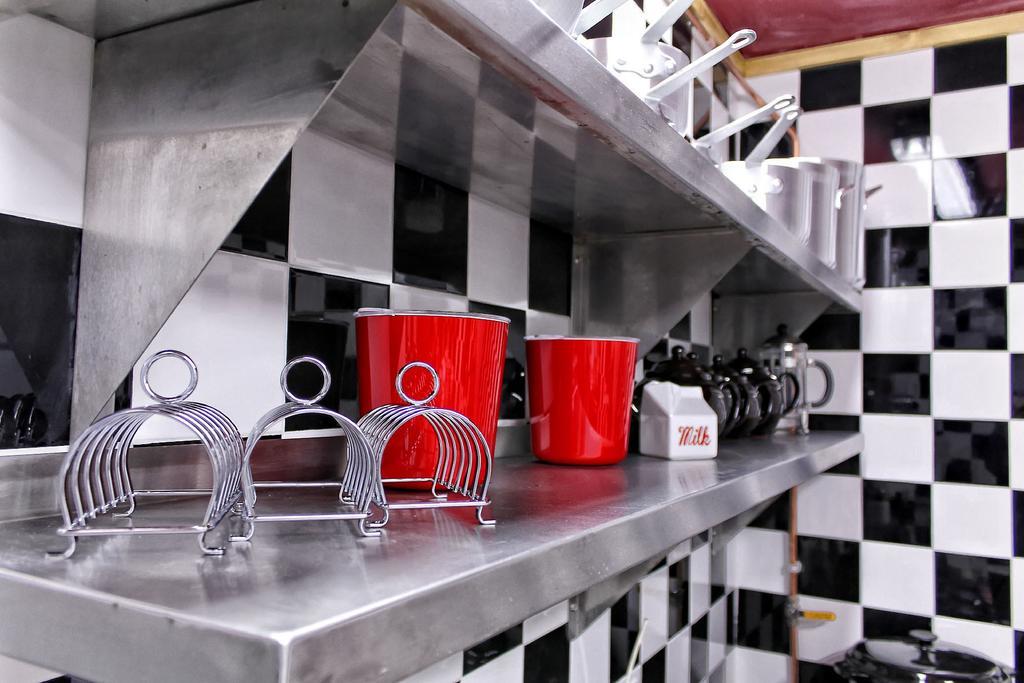 Lumely Fee Bunkhouse Aparthotel Kendal Bagian luar foto