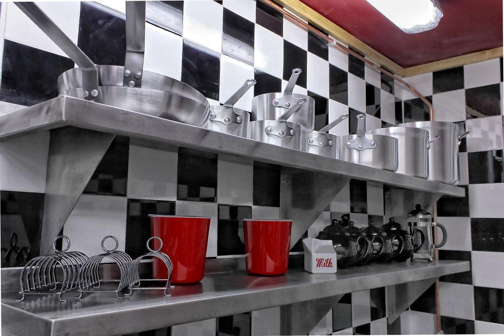 Lumely Fee Bunkhouse Aparthotel Kendal Bagian luar foto