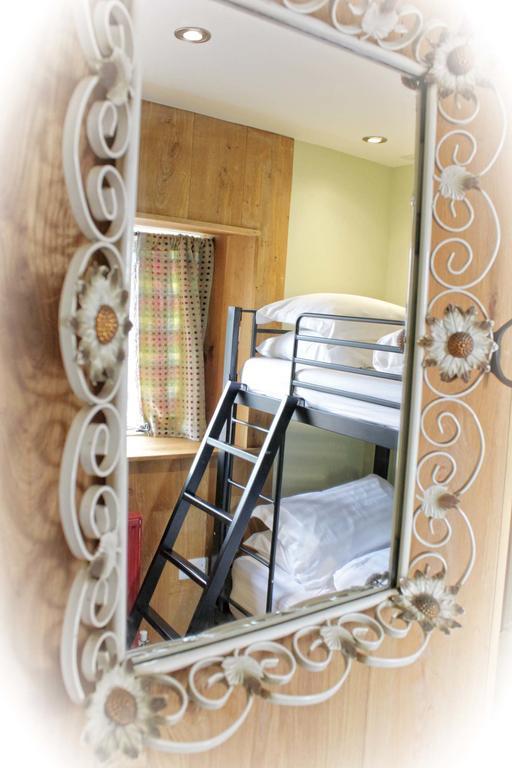Lumely Fee Bunkhouse Aparthotel Kendal Bagian luar foto